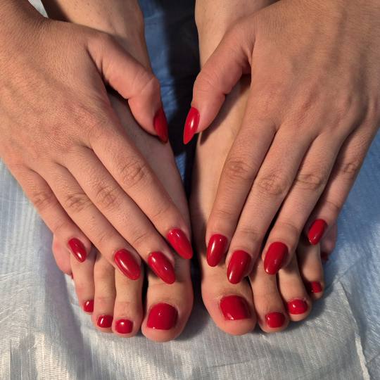 Krispy tattoo & nails #beograd Manikir Manikir + pedikir + gel lak Manikir+pedikir