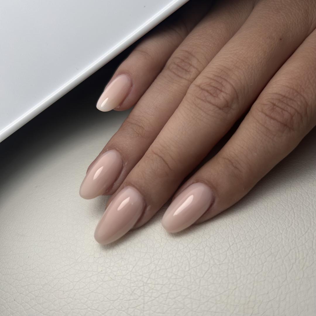 Izlivanje noktiju gelom - M duzina - Ena beauty studio, Niš Ojačavanje noktiju Nokti Ojačavanje noktiju, Niš, Medijana