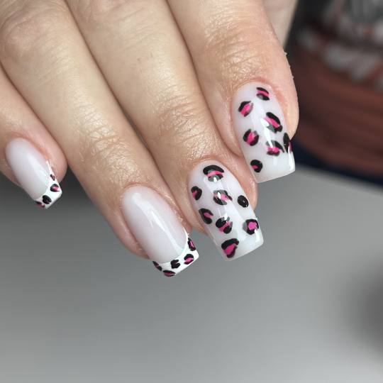 Ena beauty studio #nis Ojačavanje noktiju Izlivanje noktiju gelom - M duzina