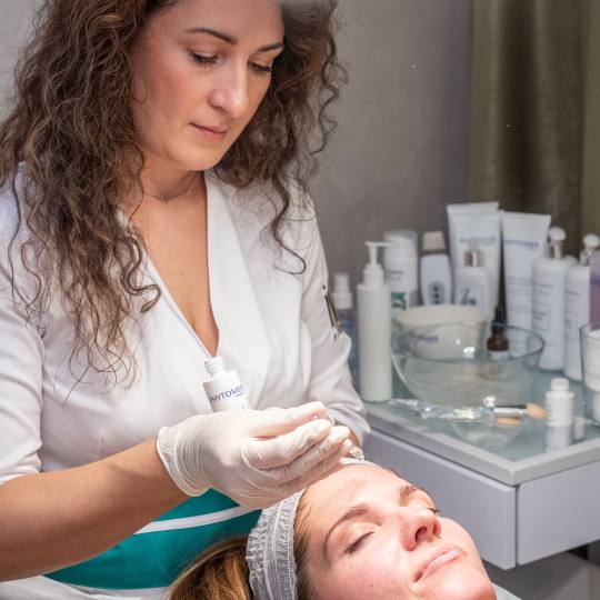 Iva Beauty Lab 2 #beograd Tretman lica ULTIMATIVNI PREMIUM TRETMAN LICA:
→ MLADALAČKI AKTIVNI SA