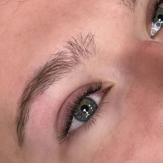 Aluri Beauty #beograd Nadogradnja trepavica Nadogradnja svilenih trepavica - volumen Nadogradnja tre