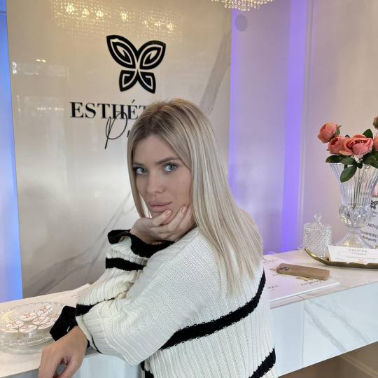 Esthetique Privé #beograd Tretman lica Power Hyaluronic tretman kose - kratka / srednja dužina kos