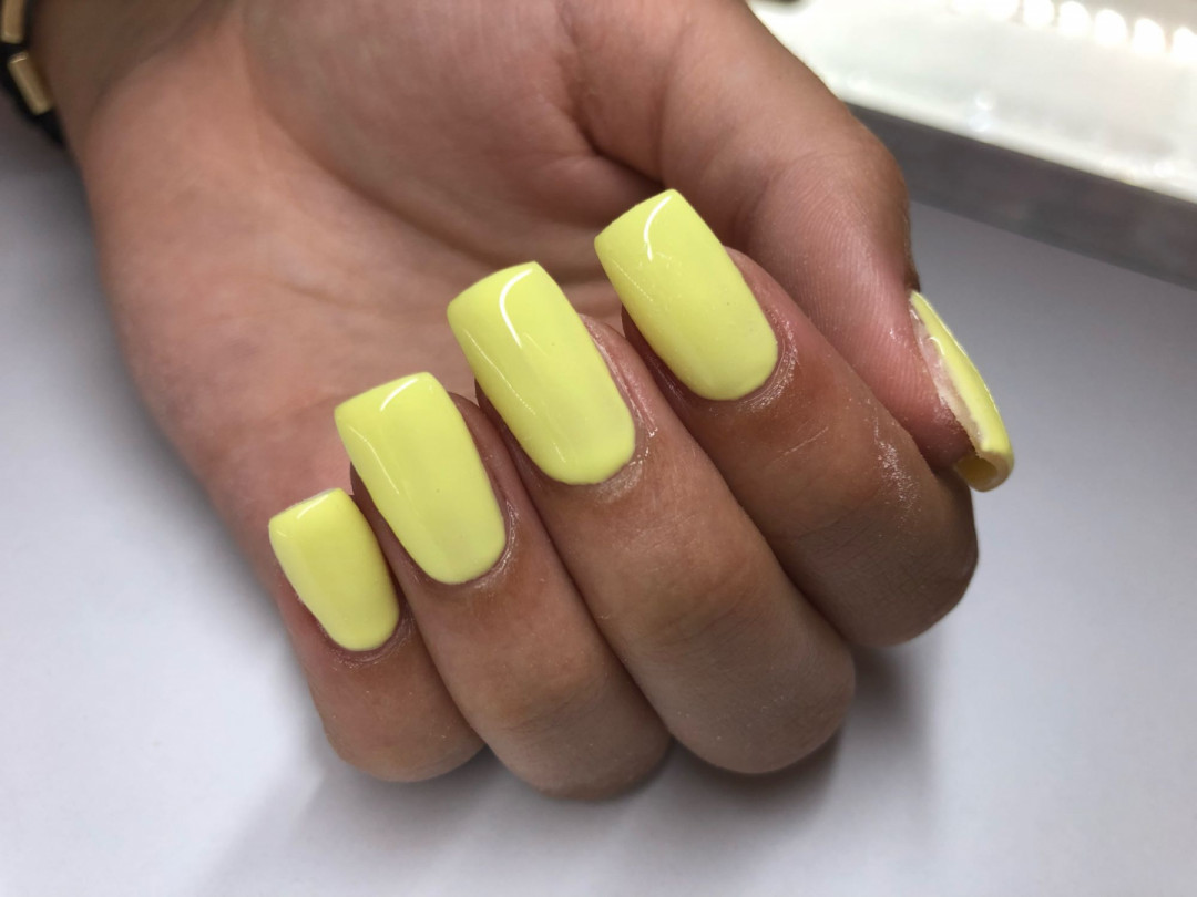 Mademoiselle Beauty #beograd Izlivanje noktiju Korekcija izlivanja noktiju gelom - M dužina - rad salona