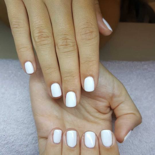 BB Studio #beograd Gel lak gel lak Gel lak + manikir - ruke Lak koji se ne krza, ne ljušti, traje o