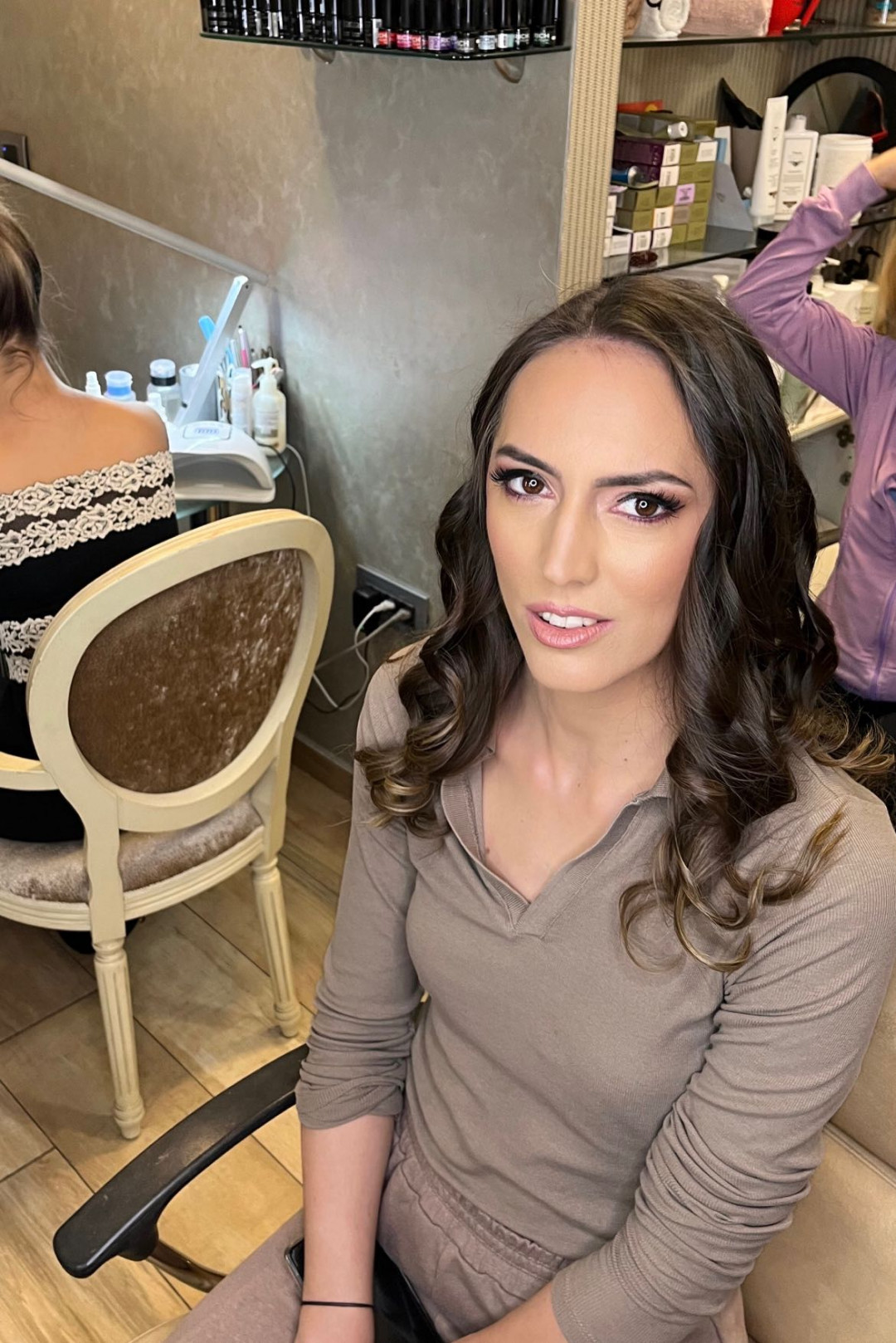 Bibi beauty centar #beograd Make-up / šminkanje Profesionalno šminkanje + veštačke trepavice + svečana frizura