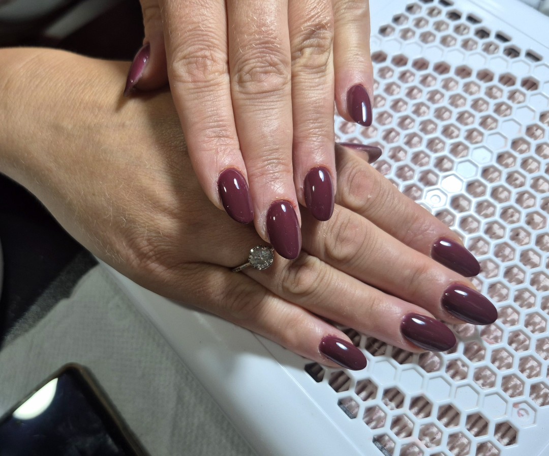Krispy tattoo & nails #beograd Izlivanje noktiju Izlivanje noktiju gelom - M dužina