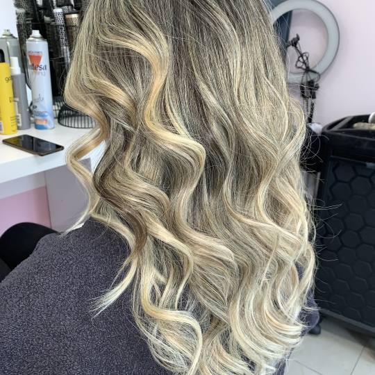 Studio Marijana #beograd Farbanje kose Balayage / Ombre - duga kosa Balayage je tehnika bojenja kose