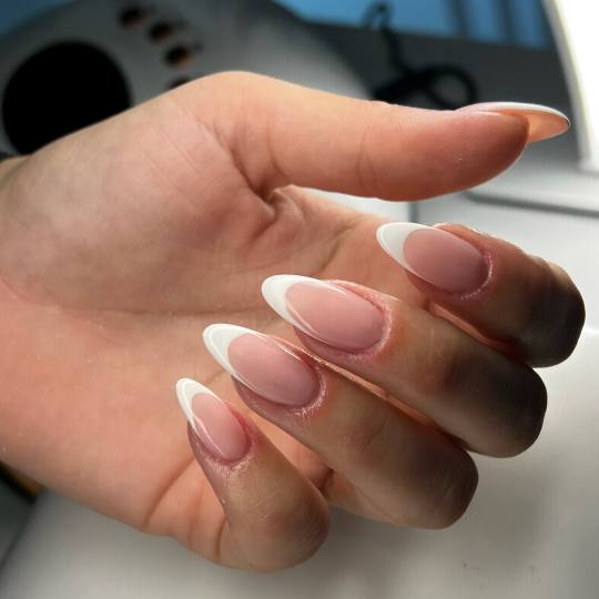 Beauty Lounge - Belville #beograd Izlivanje noktiju Izlivanje noktiju gelom - M dužina