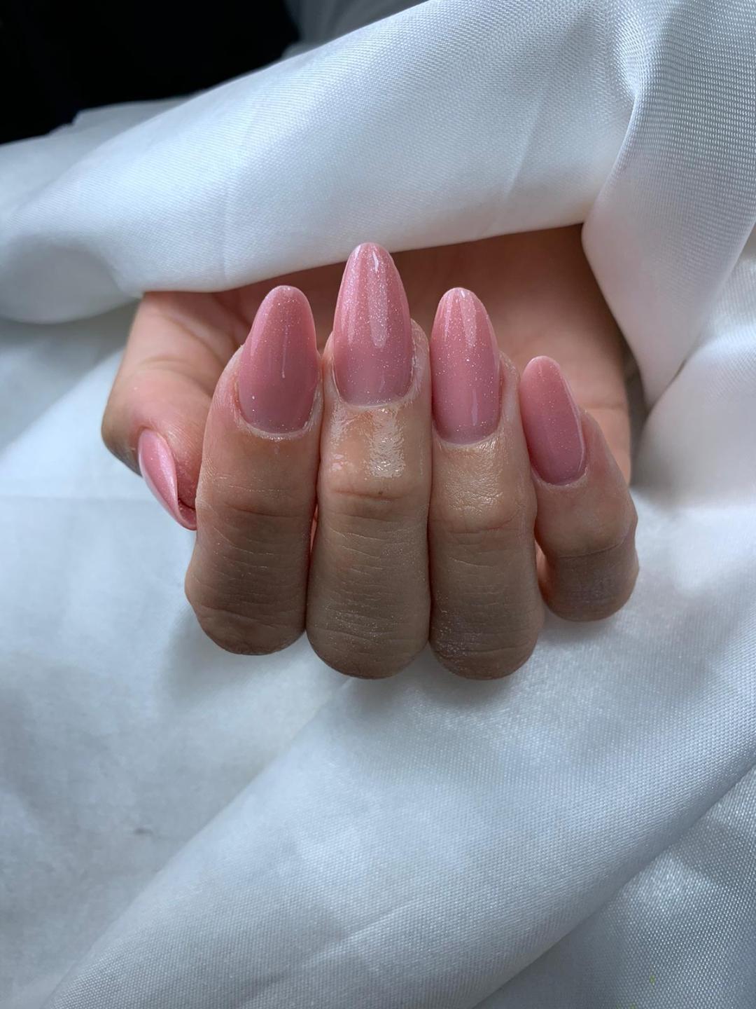 La Hermosa Beauty Studio #beograd Izlivanje noktiju Korekcija izlivanja noktiju gelom - tuđi rad L dužine