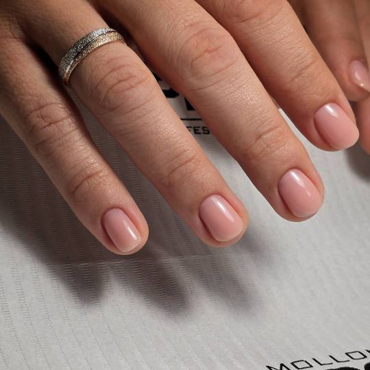 So Beauty Centar #novisad Ojačavanje noktiju Rubber baza na prirodnim noktima - S dužina