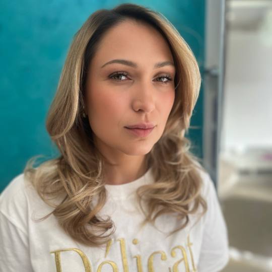 Dream Hair Studio #beograd Farbanje kose Farbanje izrastka + feniranje - duga kosa