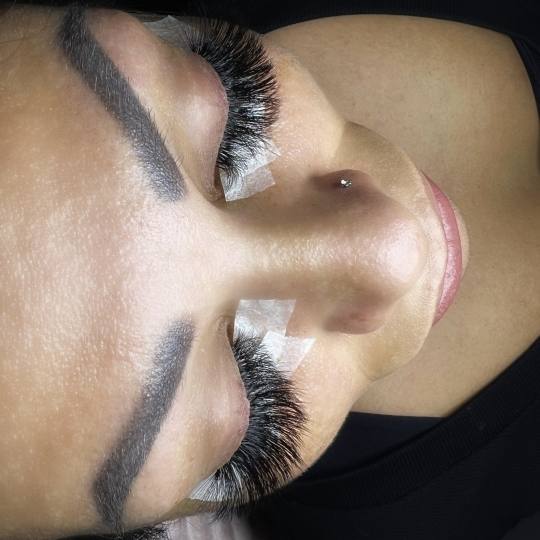 Nini beauty studio #beograd Nadogradnja trepavica Nadogradnja trepavica - ruski volumen