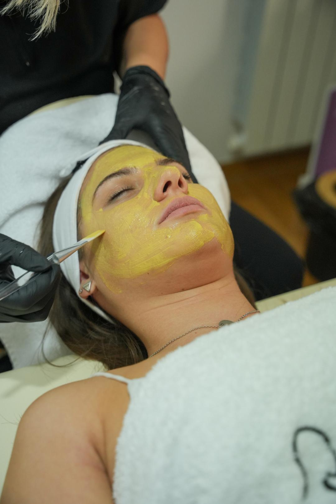 Amelini beauty concept #beograd Tretman lica Amelini 24k gold tretman