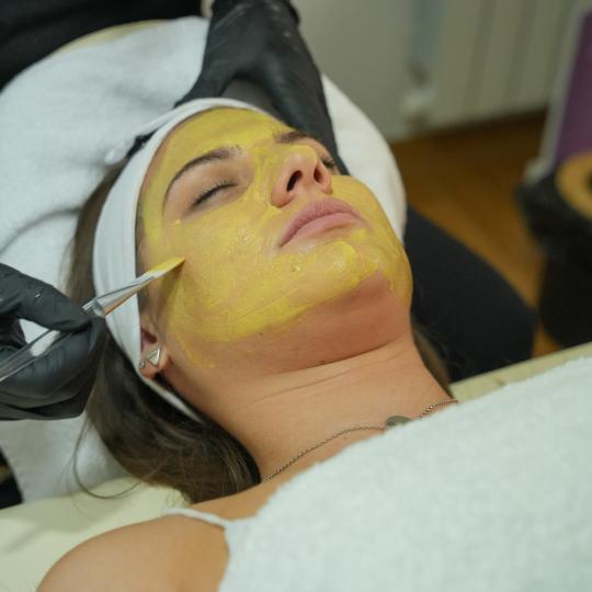 Amelini beauty concept #beograd Tretman lica Amelini 24k gold tretman