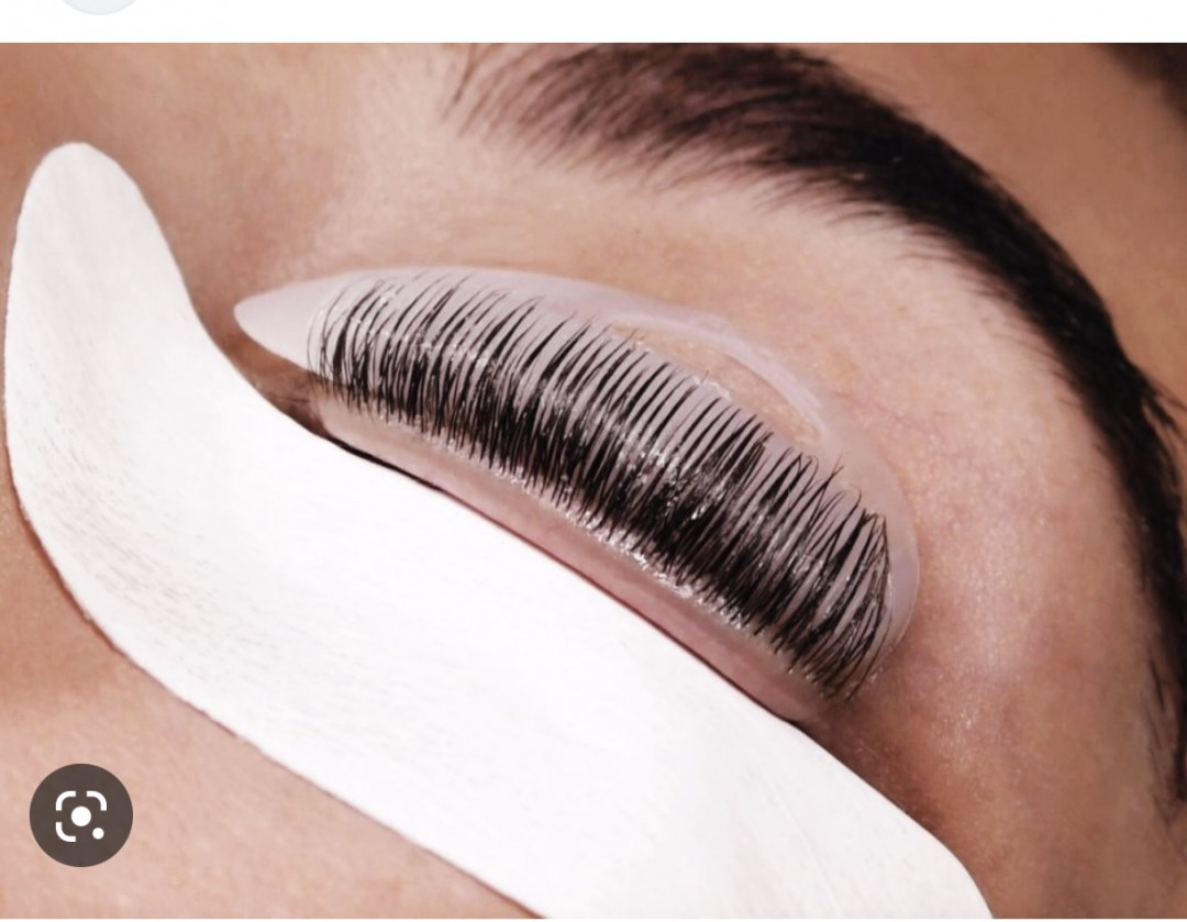 Kod Mačeta #beograd Trepavice Lash lift plus keratin plus farbanje ️