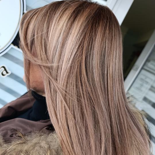 Bella Sofija #obrenovac Pramenovi Pramenovi na foliju + feniranje - kosa srednje dužine