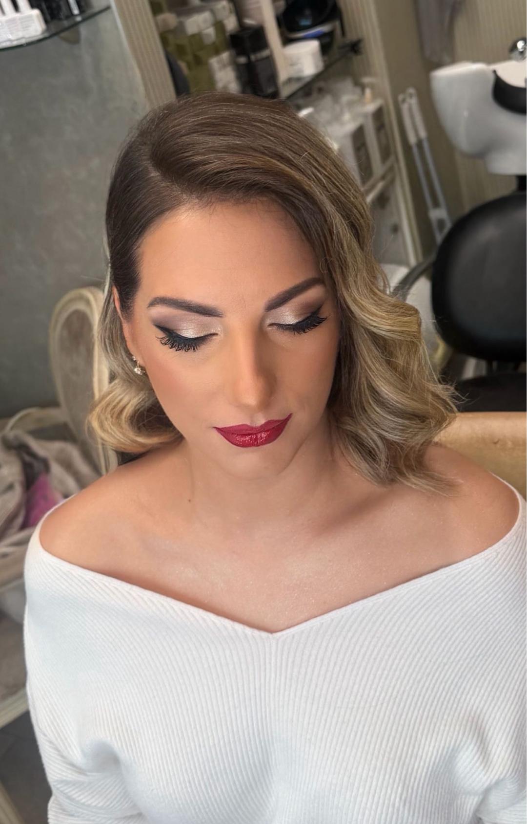 Profesionalno šminkanje + veštačke trepavice + svečana frizura - Bibi beauty centar, Beograd Make-up / šminkanje Lice Make-up / šminkanje, Beograd, Banovo brdo