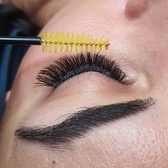 Right Beauty #beograd Nadogradnja trepavica Nadogradnja trepavica - ruski volumen 5D - 8D