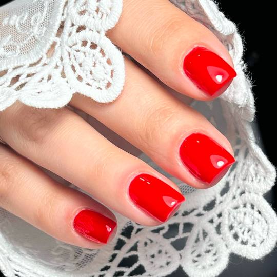 One Beauty Studio #beograd Manikir Ojacanje priridnih noktiju gelom - S