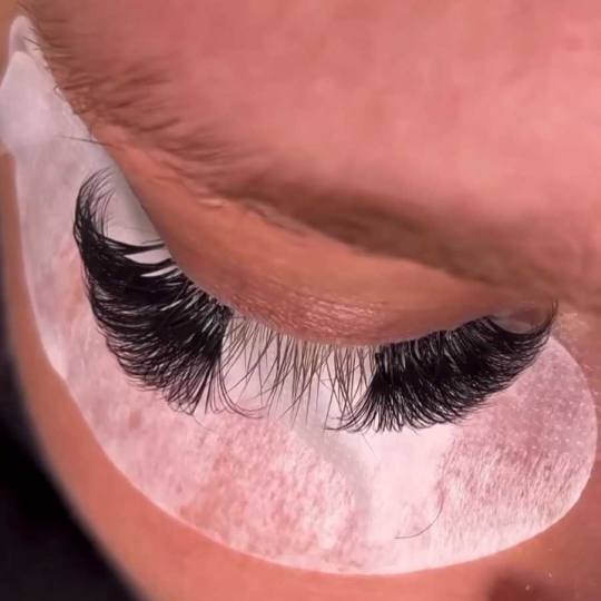 Right Beauty #beograd Nadogradnja trepavica Nadogradnja trepavica - mega volumen