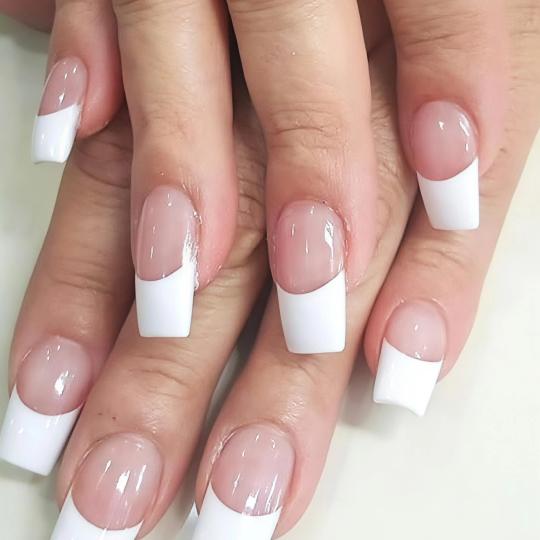 Nikita studio #beograd Manikir 90s french signature nails