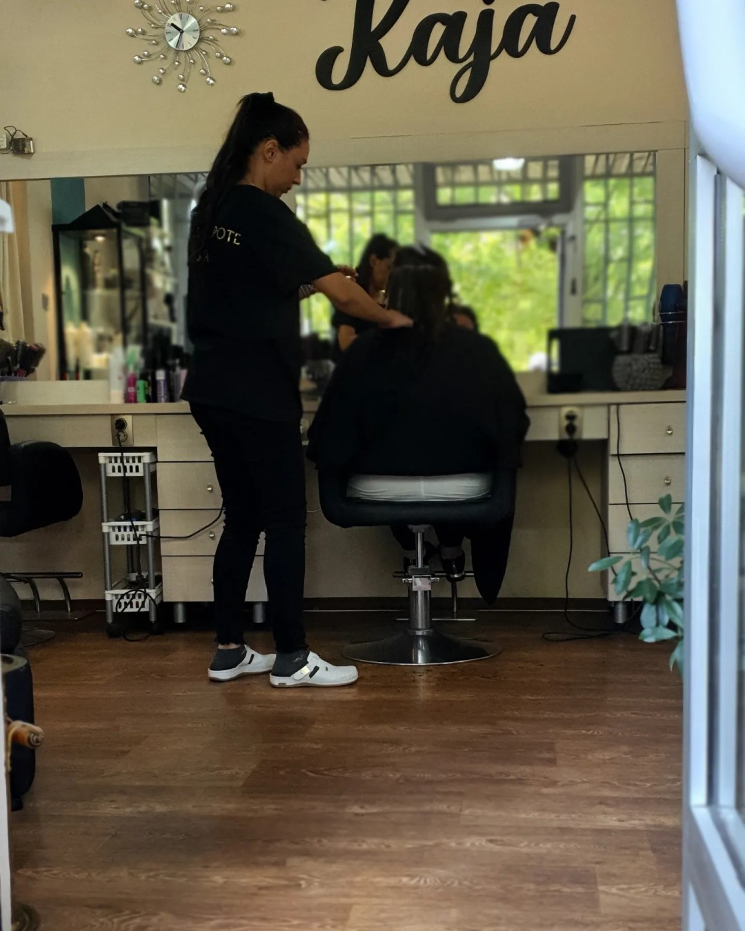 Salon Lepote Kaja #beograd Žensko šišanje Žensko šišanje - kosa srednje dužine