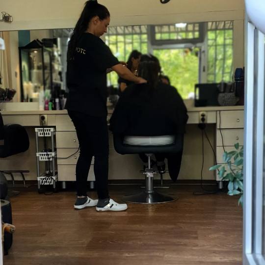 Salon Lepote Kaja #beograd Žensko šišanje Žensko šišanje - kosa srednje dužine