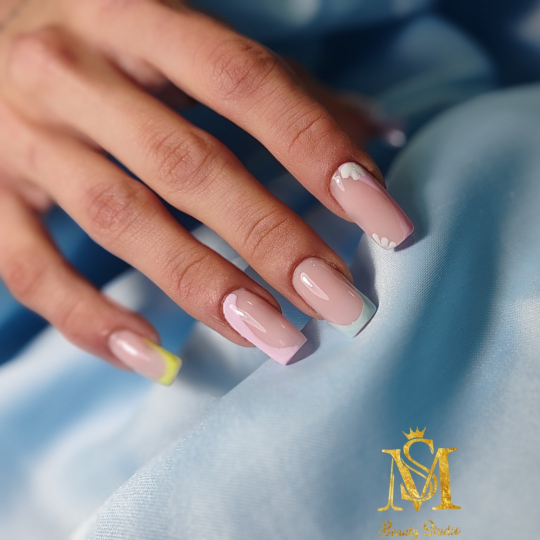 SM Beauty studio #nis Izlivanje noktiju Izlivanje noktiju gelom /dual tipse - M dužina