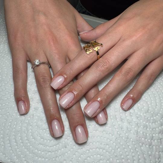 Sneža Nails #beograd Manikir Manikir + ojačavanje noktiju gelom
