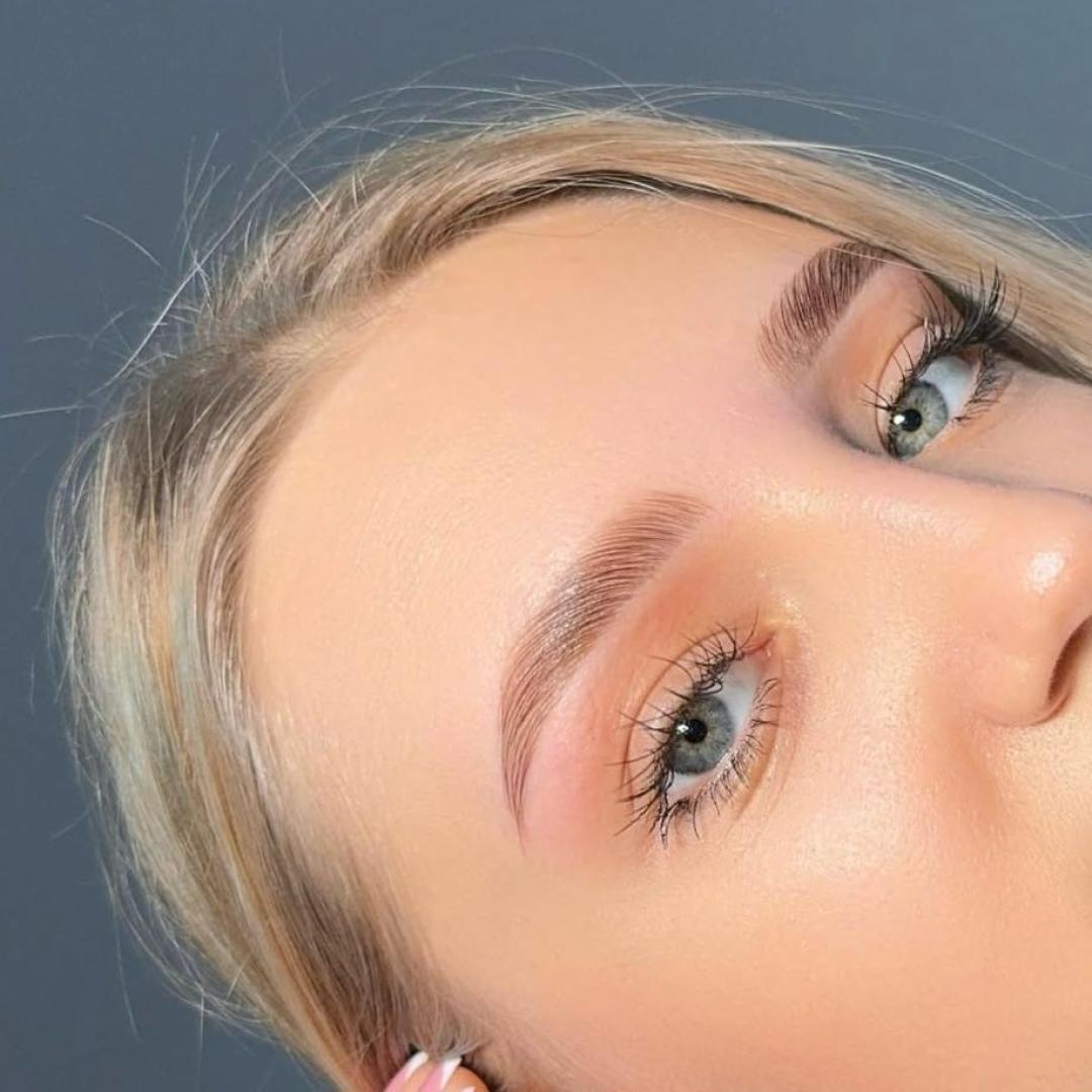 Korekcija obrva voskom / pincetom + Laminiranje obrva - AmiSo Beauty Studio, Novi Sad Obrve Lice Obrve, Novi Sad, Centar - Stari grad