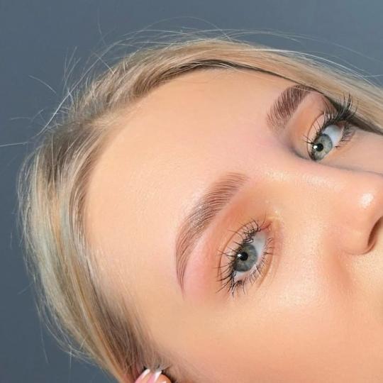 AmiSo Beauty Studio #novisad Obrve Korekcija obrva voskom / pincetom + Laminiranje obrva