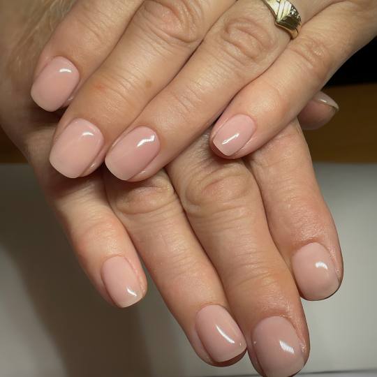 Nails Studio #beograd Ojačavanje noktiju Gel lak / rubber baza