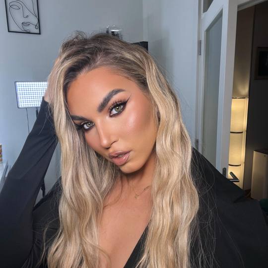 Mary Jana Hairc #beograd Svečane i frizure za svadbu Svečana frizura - duga kosa Svecana frizura 
