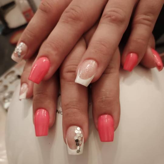 Krispy tattoo & nails #beograd Izlivanje noktiju Izlivanje noktiju dual tipsama - M dužina Izlivanj