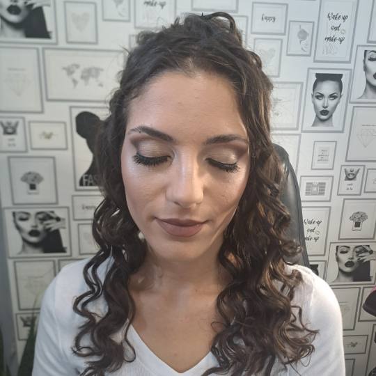 Primadonna Jelena #pancevo Make-up / šminkanje Profesionalno šminkanje + veštačke trepavice