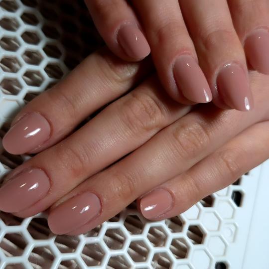 Krispy tattoo & nails usluga