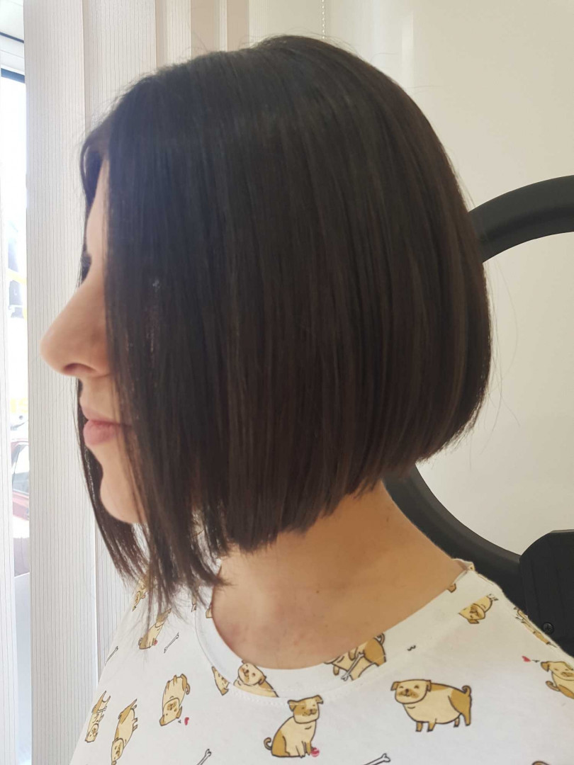 Žensko šišanje + feniranje - kosa srednje dužine - Cut 'n' Go, Novi Sad Žensko šišanje Frizerski saloni Žensko šišanje, Novi Sad, Rotkvarija, Podbara, Salajka
