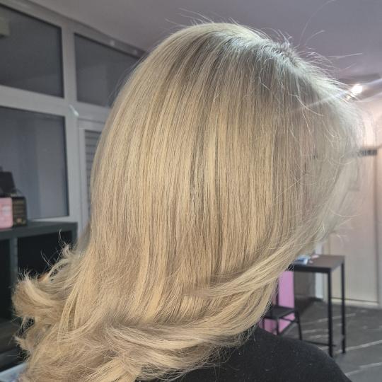 Bellezza e Colori #beograd Pramenovi Babylights - duga kosa Veoma zavalna tehnika kolorizacije kose,