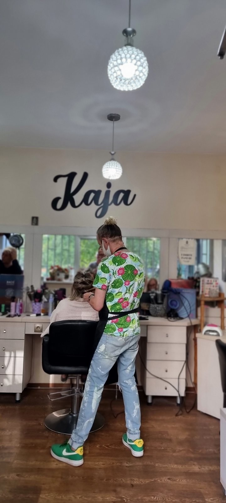 Salon Lepote Kaja #beograd Feniranje i stilizovanje Feniranje na ravno - kosa srednje dužine
