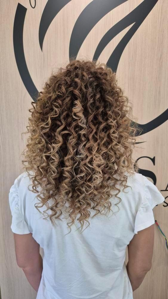 Kossa #beograd Uvijanje, lokne i talasi Afro lokne - kosa srednje dužine