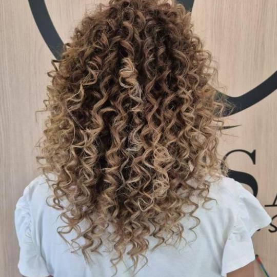 Kossa #beograd Uvijanje, lokne i talasi Afro lokne - kosa srednje dužine Afro lokne su odlican izbo