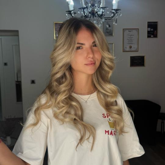The Mat beauty #beograd Feniranje i stilizovanje Feniranje na talase - ekstra duga kosa