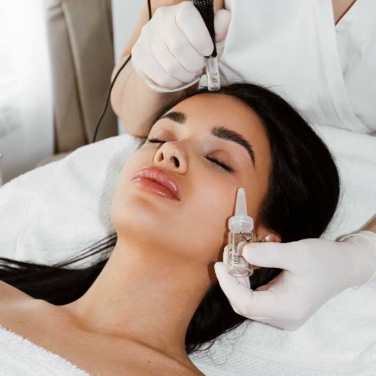 Beautique spa #beograd Tretman lica Derma pen lice fusion meso + led svetlosna terapija (4+1 gratis)