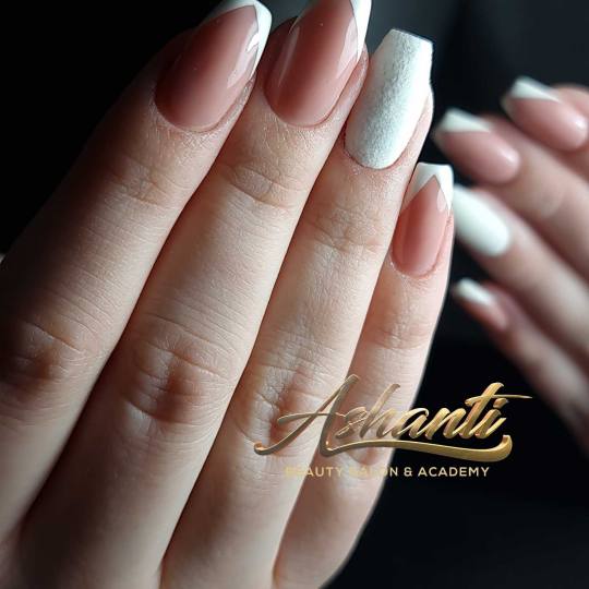Ashanti Beauty Salon & Academy #beograd Ojačavanje noktiju Ojačavanje prirodnih noktiju gelom - fr