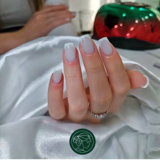 2hot beauty centar #novisad Izlivanje noktiju Izlivanje noktiju gelom - S dužina