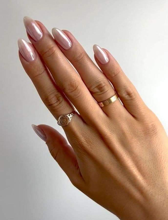 Beauty Queen Deluxe #beograd Izlivanje noktiju Izlivanje noktiju gelom + holo hrom