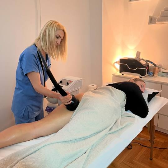 La Hermosa Beauty Studio #beograd Anticelulit masaža Vibraciona anticelulit masaza Dubinski deluje 