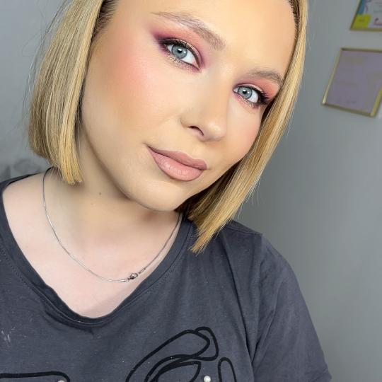 Artist Alex Studio #nis Make-up / šminkanje Profesionalno šminkanje + veštačke trepavice