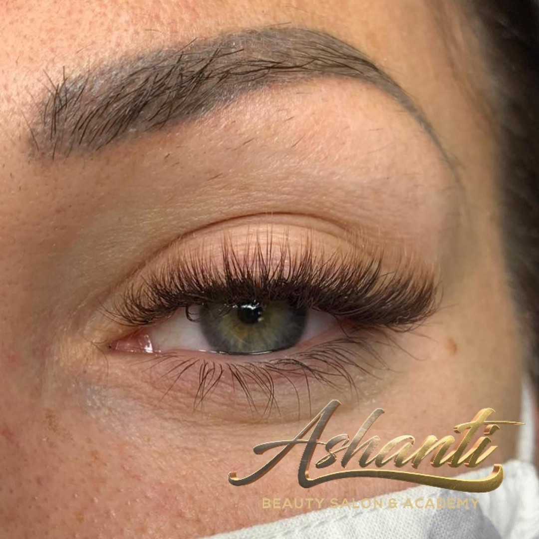Ashanti Beauty Salon & Academy #beograd Nadogradnja trepavica Nadogradnja svilenih trepavica - ruski volumen 4 / 8D