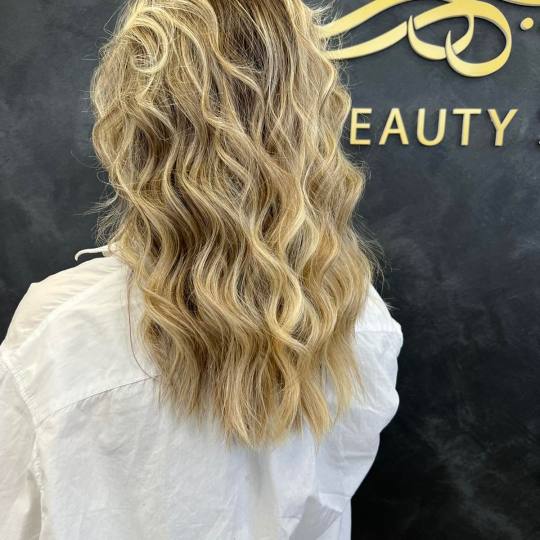 GM Beauty studio #beograd Uvijanje, lokne i talasi Feniranje na lokne / talase - kosa srednje dužin